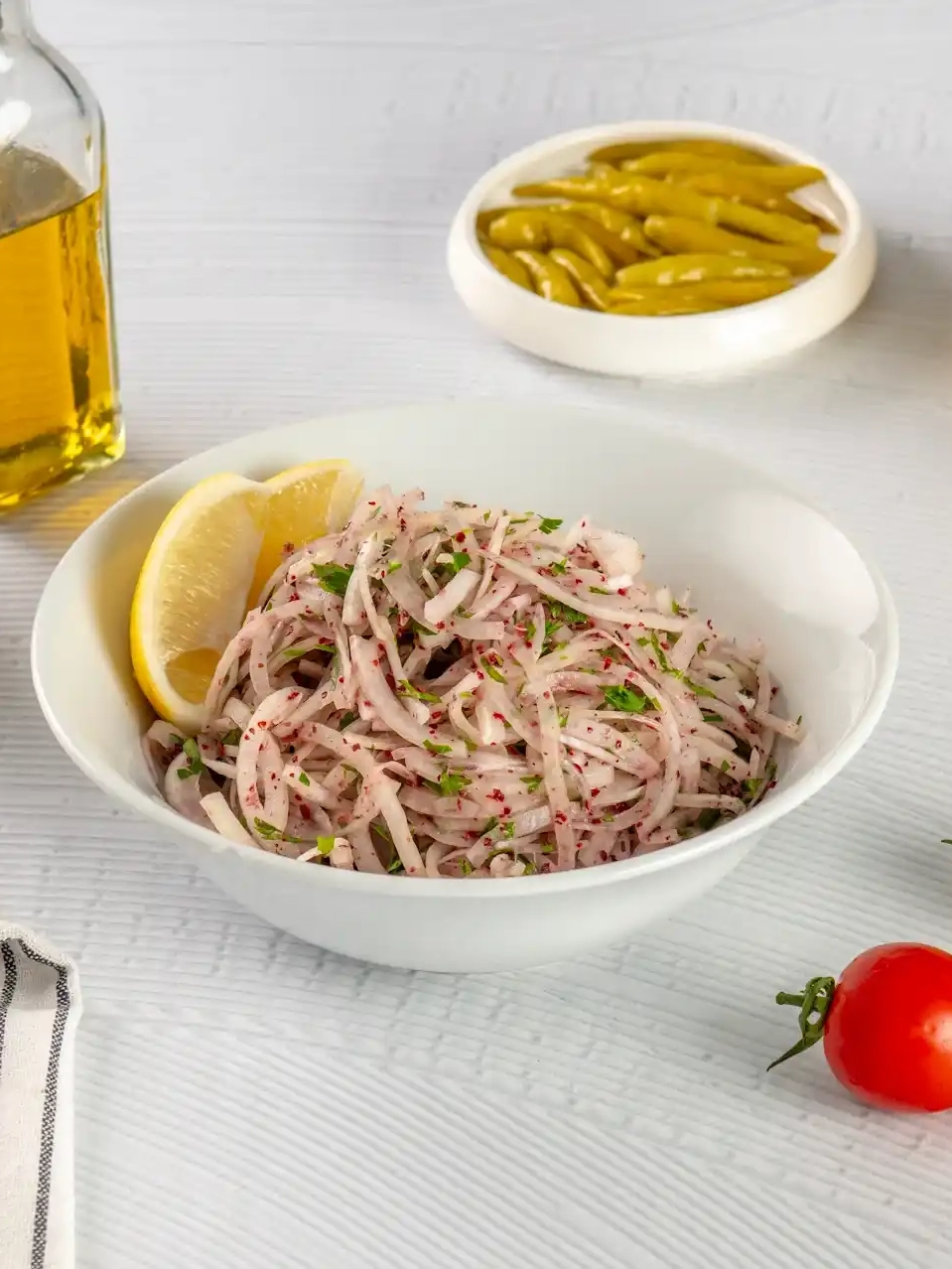 Sumaklı Soğan Salatası